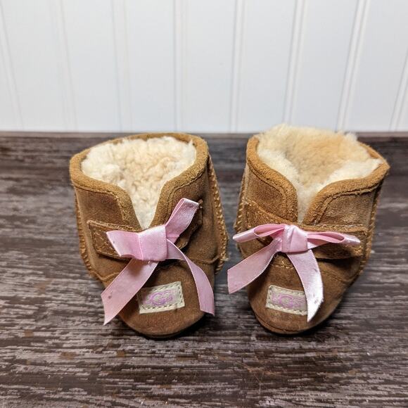Ugg Baby Leather Moccasin Booties with Pink Bow Accent Size 4/5 - Picture 4 of 6